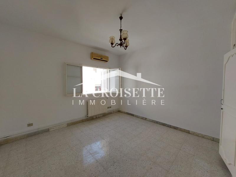 Etage de villa S+3 à La Marsa